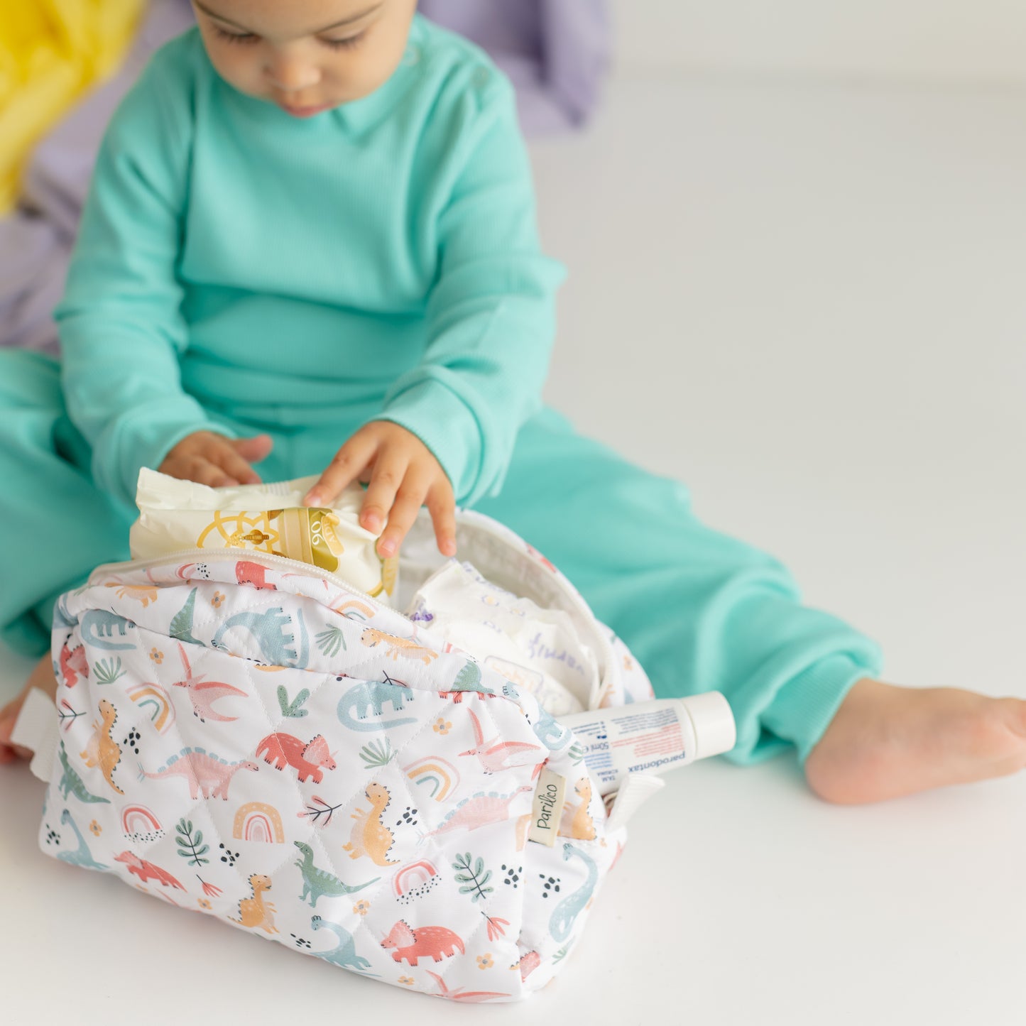 Dino Su Geçirmez Bebek Bakım Çantası ve Mama Önlüğü Seti