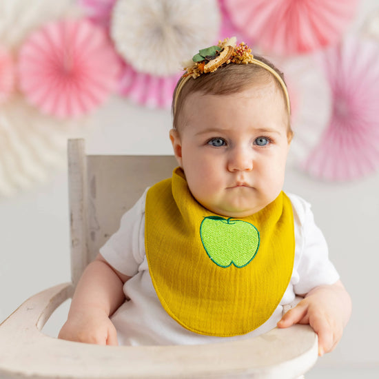 Elma Nakışlı Hardal Müslin Mama & Salya Önlüğü